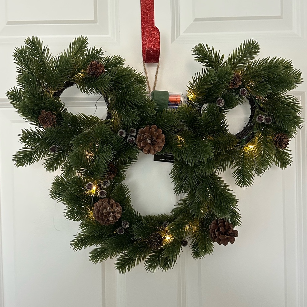 DISNEY PARKS Christmas Holiday Mickey Wreath Light Up Pine Cones NEW